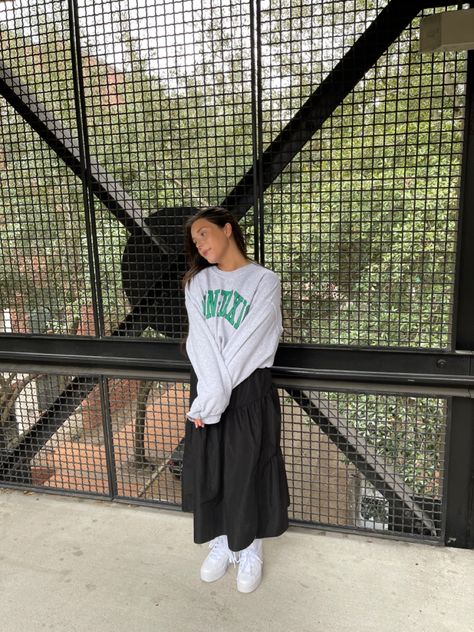 Maxi Skirt And Crewneck, Crewneck With Dress Outfit, Maxi Skirt And Sweatshirt, Long Skirts And Hoodies Outfit, Dress And Crewneck Outfit, Long Skirt With Sweatshirt, Maxi Skirt Sweatshirt Outfit, Maxi Skirt And Hoodie Outfit, Maxi Skirt With Hoodie