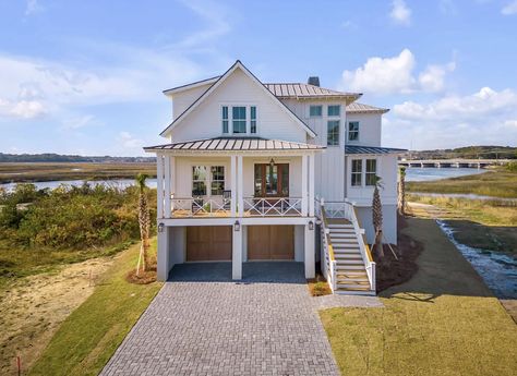 Beach House On Stilts, Key West Style Homes, Coastal Houses, Coastal Home Exterior, Tiny Beach House, Small Beach Houses, Lake Houses Exterior, House Flippers, Beach House Living Room