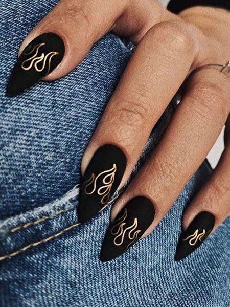 23 Stylish Black Nail Designs for 2021 - The Trend Spotter Black Nail Art, Edgy Nails, Goth Nails, Grunge Nails, Her Nails, Black Nail Designs, Thanksgiving Nails, Black Nail, Chic Nails