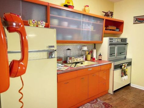 70s House Decor, 60s Interior, Retro Dining Rooms, Guest Quarters, Nice Room, 70s Interior, Retro Interior Design, 70s Home, Kitschy Kitchen