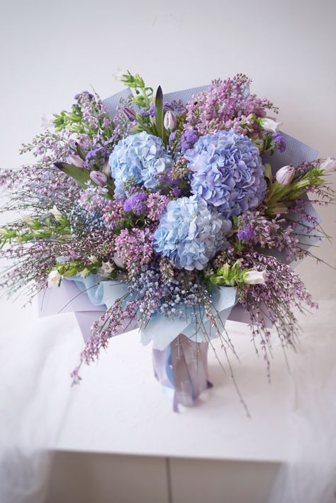 Lilac Hydrangea Bouquet, Hydrangea And Lavender Bouquet, Lilac And Hydrangea Bouquet, Wedding Flowers Hortensia, Blue And Purple Hydrangea Bouquet, Blue Purple Flowers Arrangement, Blue And Purple Hydrangea Wedding, Peony And Hydrangea Arrangement, Hydragena Bouquet Aesthetic