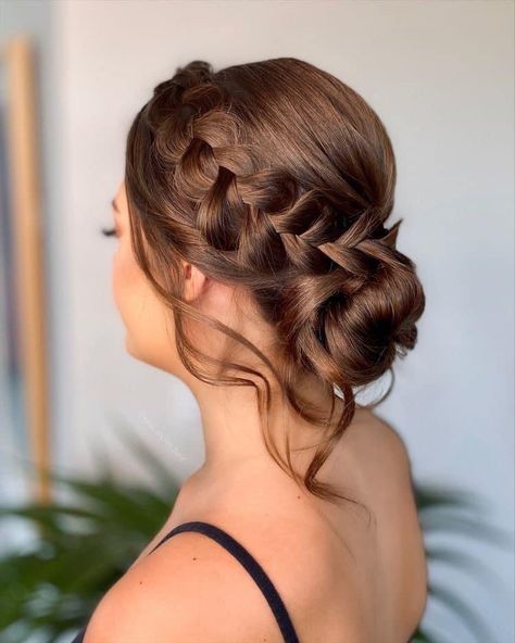 Natural Hair Updo Wedding, Sanggul Modern, Hairstyles Prom, Guest Hair, Wedding Guest Hairstyles, Long Hair Wedding Styles, Wedding Hair Inspiration, Penteado Cabelo Curto, Braided Bun