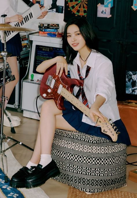 Kpop Moments, Itzy Ryujin, Guitar