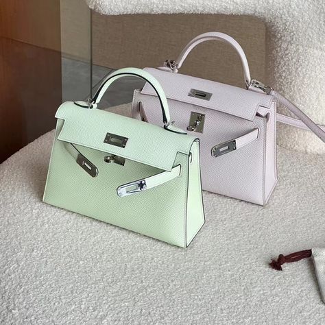 Pink Hermes, Qatar Doha, Pale Colors, Hermes Paris, Luxury Bag, Pretty Bags, What's App, Treasure Chest, Doha