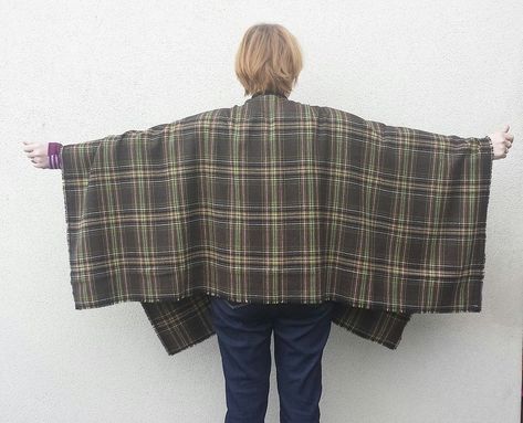 How To Make A Ruana Easy Diy, Fleece Scarf Pattern, Poncho Ideas, Poncho Diy, Ruana Pattern, Diy Shawl, Ruana Wrap, Diy Wool, Neck Warmers