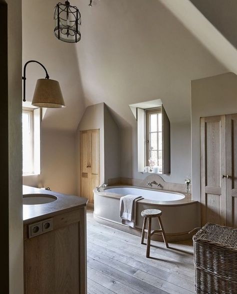 Farmhouse Addition, Slice Of Heaven, Countryside House, Bathroom Inspiration, The Bathroom, Bathroom Interior, Interior Inspiration, Country House, Interior And Exterior