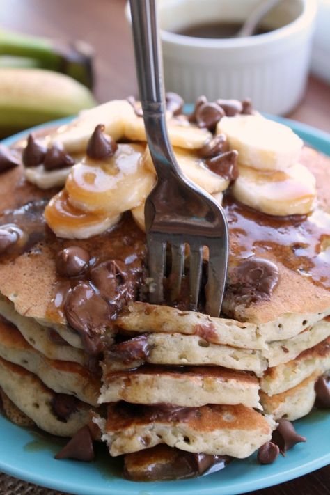 Pancakes Banana, Banana Chocolate Chip Pancakes, Pancakes Pancakes, Diner Recipes, Healthy Recipes Easy Snacks, Chocolate Chip Pancakes, Homemade Pancakes, Banana Chocolate, Weekend Breakfast