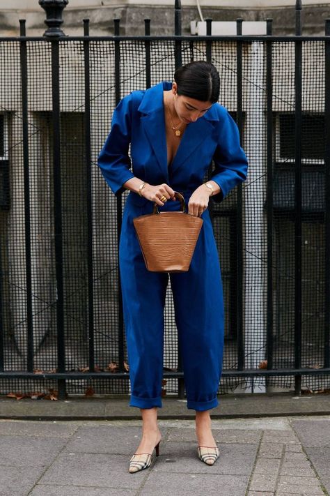 London Autumn Capsule Wardrobe | Who What Wear UK Mode Dope, Quoi Porter, Blue Jumpsuit, Fall Capsule Wardrobe, Looks Street Style, Outfit Trends, Looks Style, Look Casual, Fashion Girl