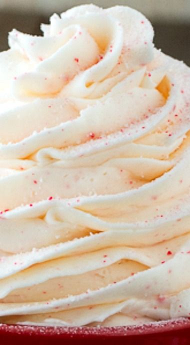 Peppermint Whipped Cream Frosting, Peppermint Frosting Recipe, Peppermint Buttercream Frosting Recipe, Peppermint Buttercream Frosting, Peppermint Icing, Peppermint Frosting, Peppermint Buttercream, Icing Recipes, Frosting Recipes Easy