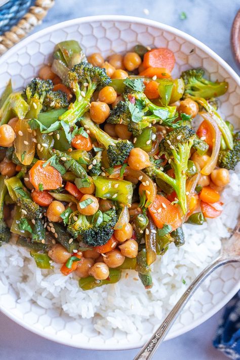 Recipes With Chili Garlic Sauce, Vegetable Stir Fry Recipe, Recipes Veg, Chickpeas Recipe, Vegan Summer Recipes, Stir Fry Rice, Gluten Free Soy Sauce, Broccoli Stir Fry, Stir Fry Noodles