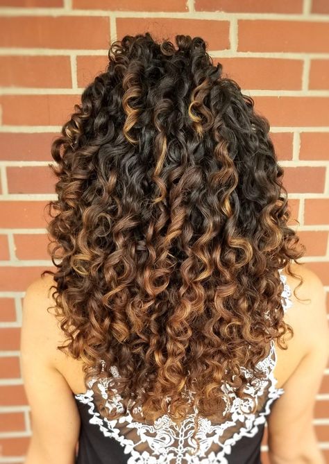 Hair done by kccurls Curly Hair Ombre Balayage, Partial Highlights Curly Hair, Caramel Curly Hair, Long Layered Curly Hair, Curly Hair Color, Ombre Curly Hair, Cabello Afro Natural, Dyed Curly Hair, Highlights Curly Hair