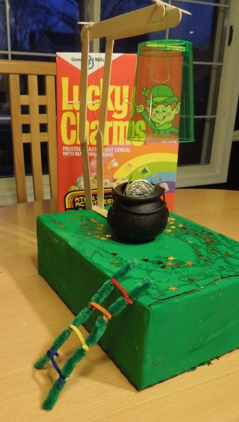 How to make a leprechaun trap lol ;P Leprechaun Trap Project, Sant Patrick, Leprechaun Trap, St Patricks Day Crafts For Kids, St Patrick Day Activities, St Patrick's Day Crafts, St Paddys Day, St Paddy, St Pattys Day