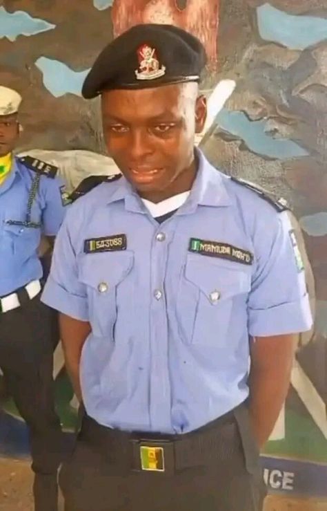 9News Nigeria Adamawa Police Officer weeps as he is dismissed from service for wrong doing. Leave your comment on this post x Breaking News updates Be the Read more 9News Nigeria News Headlines, News Update, Police Officer, Read More, Breaking News