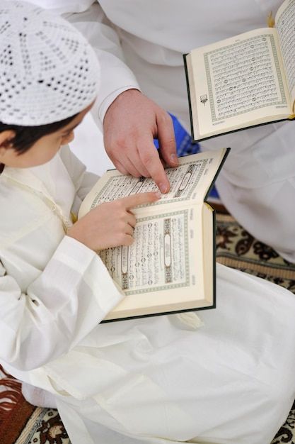 Photo Muslim, Reading Quran, Islamic Culture, Muslim Kids, Learn Quran, Holy Quran, Kids Reading, Learn To Read, Father And Son