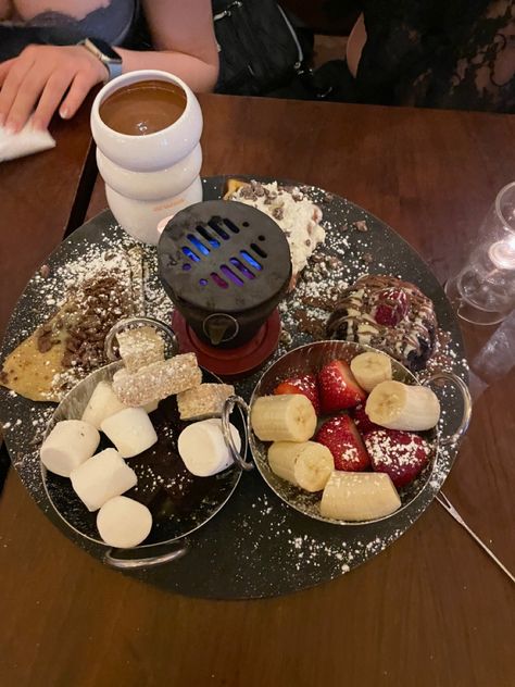 📍Max Brenner, Philadelphia, Pennsylvania Max Brenner, Philadelphia Pennsylvania, Food Diary, Pennsylvania, Philadelphia, With Friends