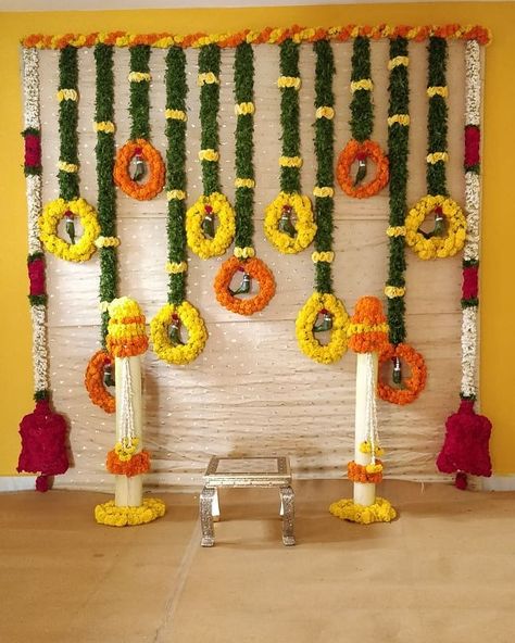 ❤💛💚 This Simple Traditional Pellikuthuru backdrop for client Sindhu 💚💛❤ . . . . #occasionsbysudhadatla #celebratinghappiness #eventdesigner… Wedding Hall Decorations, Housewarming Decorations, Diy Diwali Decorations, Marriage Decoration, Mandap Decor, Flower Decorations Diy, Beautiful Wedding Decorations, Mehndi Decor, Wedding Backdrop Decorations