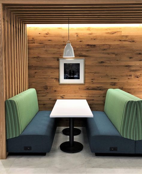 A Corn Upholstery showcase of custom booth and banquette capabilities. Booth Seating Design, Custom Banquette Seating, Contemporary Living Room Chairs, Booth Seating In Kitchen, Restaurant Booth Seating, Built In Sofa, Hospitality Furniture, Wooden Table And Chairs, Restaurant Seating