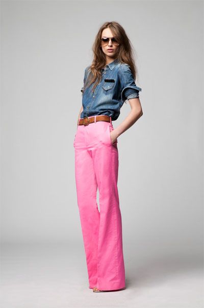 denim hot pink Pink Wide Leg Trousers, Mode Rose, Mode Tips, Atlantic Pacific, Pink Trousers, Mode Boho, Double Denim, Pink Pants, Looks Chic