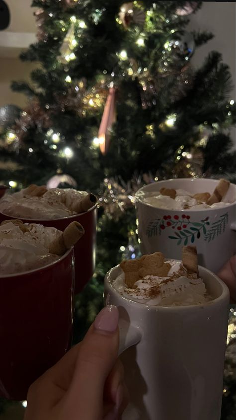 Hot Cocoa With Marshmallows Aesthetic, Hot Chocolate Aesthetic Cozy Night, Hot Chocolate Movie Night, Christmas Hot Chocolate Aesthetic, Hot Chocolate Aesthetic Cozy, Christmas Date Aesthetic, Winter Sleepover, Aesthetic Hot Chocolate, Hot Chocolate Aesthetic