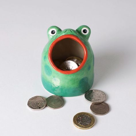 nosey mungo on Instagram: “Something a bit chirpier today 🐸 . I spent some unplanned time in the studio earlier making three supersize versions of this frog pot. I…” Frog Pot, Ceramic Cafe, Diy Vintage Decor, Pottery Crafts, Modeling Clay, Ceramics Pottery Art, Clay Art Projects, Cute Clay, Diy Clay Crafts