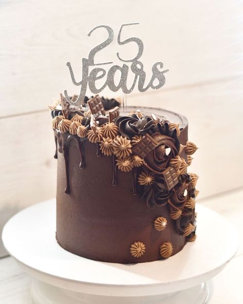 Frosted top on Instagram: “It’s always such an honour to make the cake for such a milestone 🥰 Chocolate, chocolate & more chocolate for a 25th wedding anniversary 🎉” Cake Designs Chocolate Cake Design, Chocolate Retirement Cake, 25th Cake Birthday, Cakes For 25th Anniversary, Anniversary Chocolate Cake Design, Brown Cake Decoration, 25 Th Birthday Cake, Chocolate Birthday Cake Aesthetic, Cake For 25th Anniversary