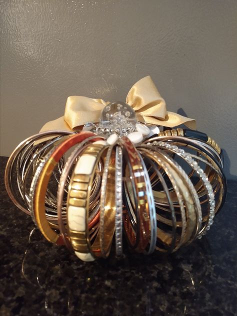 Not sure what to do with all of those old bangle bracelets, make a pumpkin! Bangle Bracelet Pumpkin, Repurpose Bangle Bracelets, Bangle Pumpkin, What To Do With Old Jewelry, Old Bangles Crafts Ideas, Upcycled Pumpkins, Pumpkin Bracelet, Amazing Craft Ideas, Pumpkin Jewelry