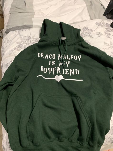 Draco Malfoy Hoodie, Draco Malfoy Merch, Draco Malfoy Signature, Slytherin Necklace, Slytherin Hoodie, Slytherin Clothes, Slytherin Fashion, Draco Malfoy Hot, Hogwarts Dr