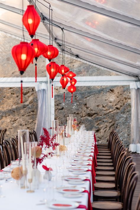 Chinese Hanging Lantern, Amphitheater Wedding, Avatar Party, Chinese Theme Parties, East Meets West Wedding, Asian Wedding Decor, White Tablescape, Chinese Wedding Decor, Lanterns Hanging