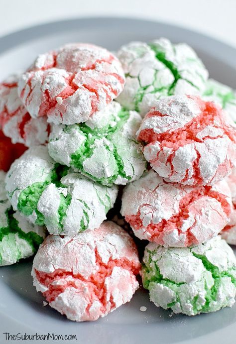 Christmas Cake Mix Cookies, Christmas Crinkle Cookies, Crinkle Cookies, Xmas Cookies, Köstliche Desserts, Cake Mix Cookies, Christmas Snacks, Christmas Cooking, Holiday Cooking