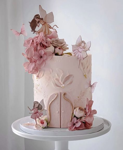 Fairytale Birthday Cake, Birthday Cake Minimalist, Pink Layer Cake, Cake Ideas Chocolate, Birthday Cake Elegant, Pretty Birthday Cake, Chocolate Cake Birthday, Elegant Birthday Cake, Cake Minimalist