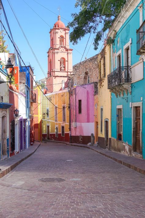 30 Captivating Pictures of Guanajuato: One of Mexico's Most Colorful Cities - This Darling World Colorful City Aesthetic, Mexico Streets, Pictures Of Mexico, Pictures Of Cities, Colorful Cities, Colorful Architecture, Travel Mexico, Mexico Culture, Colorful City