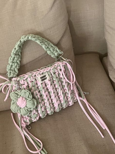 Handbag Ideas, Crochet Shoulder Bags, Mode Crochet, Crochet Handbag, Crochet Business, Crochet Clothing And Accessories, Kawaii Crochet, Crochet Handbags Patterns, Crochet Fashion Patterns