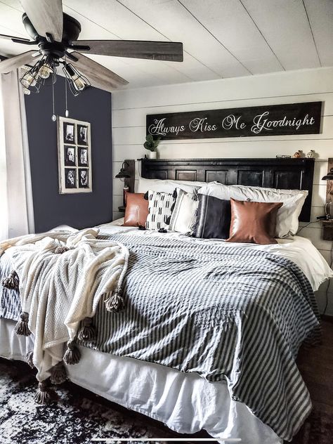 Western Home Decor Bedroom, Bedroom Wallpaper Design, Farmhouse Bedroom Design, Wallpaper Design Ideas, Cream Living Room, Western Bedroom Decor, Western Home, Best Bedroom, Bedroom Wallpaper