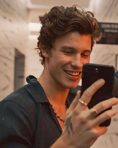 Foto Shawn Mendes, Shawn Mendes Wallpaper, Cute White Guys, Love U, Shawn Mendes, Future Husband, Boyfriend Material, Celebrity Crush, Vision Board