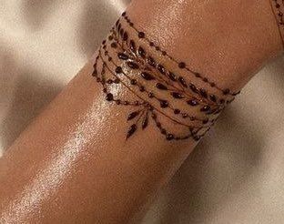 Henna Designs Hand Aesthetic, Henna Inspo Simple Hand, Henna Bracelet Tattoo, Henna Like Tattoos, Leg Henna Designs Simple Beautiful, Henna Type Tattoos, Tattoos That Look Like Henna, Henna Looking Tattoos, Keffiyeh Henna Design