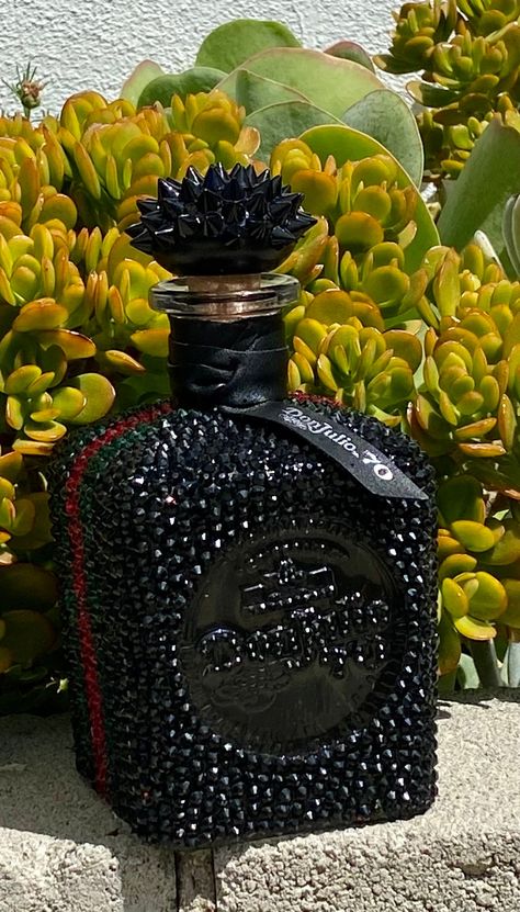 Custom Bottles For Men, Liquor Bottles Decoration, Decorated Buzz Ball Drink, Liquor Bottle Decorating Ideas, Blinged Out Bottles, Custom Liquor Bottles, Custom Bottle, Decorative Bottles Ideas, Decorated Bottles For 21st Men