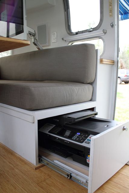 Rangement Caravaning, Airstream Living, Camping Vintage, Airstream Remodel, Mini Loft, Camper Organization, Rv Organization, Camper Storage, Trailer Living