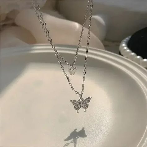 🦋Newest silver crystal butterfly necklace!!🦋Buy Now!!! Shiny Butterfly, Romantic Necklace, Wedding Party Jewelry, Pendent Necklace, Black Butterfly, Trendy Necklaces, Crystal Chain, Geometric Necklace, Silver Butterfly