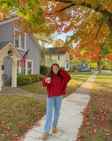 biggest lover of fall you’ll ever meet 🍁 - - Pinterest girl, Pinterest aesthetic, outfit inspo, vsco girl, coconut girl ,fall outfits, fall fashion inspo, fall aesthetic, outfit ideas, fall fashion, cozy fall, sweater weather #coastalstyle #pinterestaesthetic #pinterestoutfit #oufitinspo #casualoutfit #coconutgirl #falloutfits #fallaesthetic #fallstyle Girl Fall Outfits, Cozy Fall Sweater, Fall Aesthetic Outfit, Outfit Ideas Fall, Blue Mom Jeans, Mom Jeans Outfit, Autumn Fits, Cold Outfits, Aesthetic Outfit Ideas