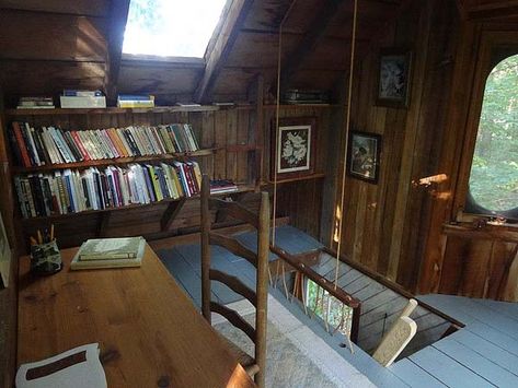 Cozy Study, Office Loft, Tiny House Blog, Attic Apartment, Attic Storage, Attic Remodel, Dekorasi Kamar Tidur, 카드 디자인, Tiny Cabin