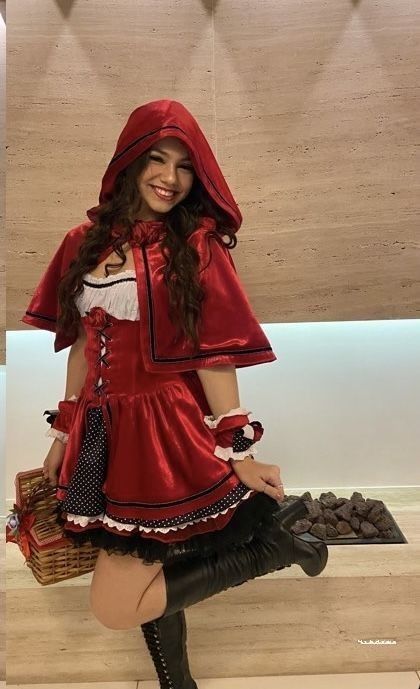 Little Red Riding Hood Outfit For Halloween K Pop Halloween Costume, Halloween Costume Ideas Women Creative, Princess Halloween Costume For Women, Halloween Costumes One Person, Hallowing Costumes, Halloween Outfit Ideas For Women, Little Red Riding Hood Outfit, Halloween Costumes Pretty, Hot Halloween Costumes For Women