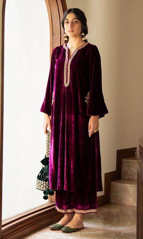 Velvet Kurta Designs, Velvet Kurtis Design, Velvet Pakistani Dress, Velvet Suit Design, Velvet Kurta, Desi Fits, Kurta With Palazzo, Velvet Dress Designs, Pakistani Fancy Dresses