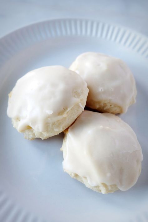 Vanilla Buttermilk Cookies - Meltaway Cookies Recipe, Lemon Meltaway Cookies, Lemon Meltaways, Best Baking Recipes, Buttermilk Cookies, Meltaway Cookies, Best Baking, Buttermilk Recipes, Vanilla Cookies