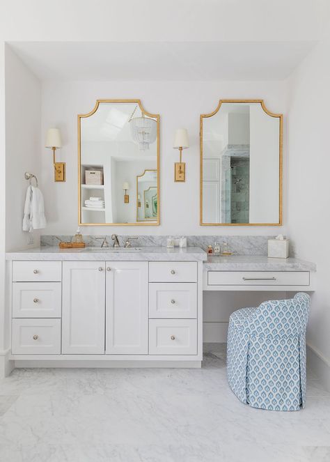 Oyster Creek Studios Bathroom, Grand Millennial Bathroom, Cute Apartment Bathroom Ideas, Preppy Bathroom, Oyster Creek Studios, Half Bath Design, Teen Bathroom, Nyc Rooms, Preppy House