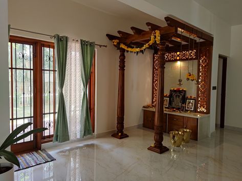 Interior Pillars, Indian Room Decor, Wooden Pillars, Room Inspired, India Home Decor, Temple Design For Home, Indian Home Design, Interior Design Your Home, Indian Home Interior