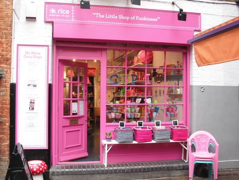 Balloon Store, Pink Building, Gift Shop Displays, Pink Store, Store Front Windows, Shop Facade, Storefront Design, Shop House Plans, Shop Fronts