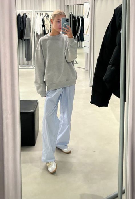 Stay At Home Winter Outfits, Outfits Ariana Grande, Stay At Home Outfits, At Home Outfits, Stories Ideas, Instagram Story Ideas, Stay At Home, Ariana Grande, Dream Closet