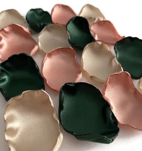 💍Wedding Aisle Decor ~ Emerald Rose Gold Champagne 100 flower petals #shabvintiqueflowers #amazonfinds #amazon #handmade #shopsmall https://t.co/Uc2qNRJavZ #weddingvibes #bohostyle #rusticwedding #bridal #pinforpin #wedding #misstomrs #mrandmr Emerald Green Champagne Wedding, Emerald Green And Rose Gold Wedding, Emerald Green And Pink Wedding, Blush Fall Wedding, Champagne Gold Wedding, Wedding Aisle Decor, Dusty Pink Weddings, Rose Gold Decor, Emerald Green Weddings