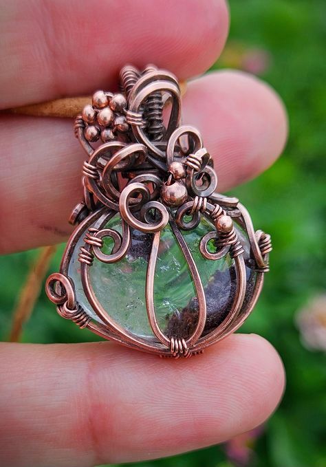 Handmade wire wrapped garden quartz pumpkin pendant with accent peridot  in antique copper wire.   Leather cord with adjustable knot included. Wrapping Crystals, Wire Wrap Stones, Wire Wrap Jewelry Designs, Wire Wrapped Crystal, Garden Quartz, Adjustable Knot, Wrapped Crystal, Jewelry Design Inspiration, Wire Wrapping Crystals