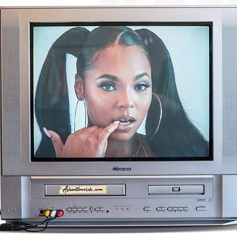 Ashanti Aesthetic, Aesthetic 90s, Inspiration Instagram, Vintage Tv, Blender 3d, Retro Futurism, Photo Instagram, Photography Inspo, Cyberpunk